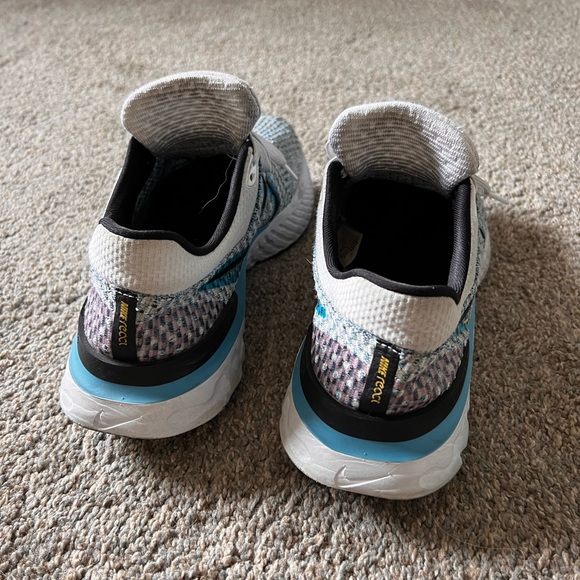 Nike Running Shoe - Picture 2 of 3